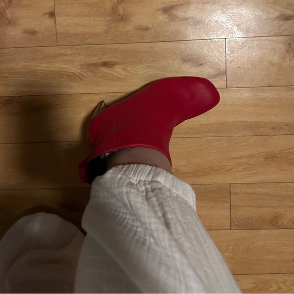 Gorgeous red rag n bone ankle boots with zipper on side - Picture 9 of 15